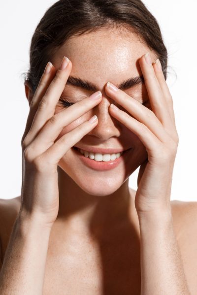 Vertical,Of,Beauty,Face,Clean,And,Hydrating,Face,With,Facial